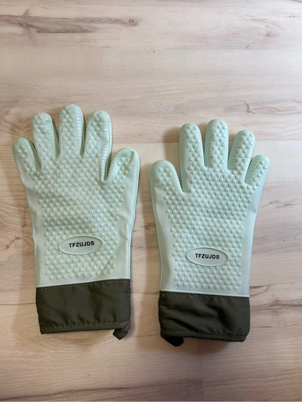 Bundle of Heat-Resistant Silicone Oven Gloves - Pink, Cream, Mint Green